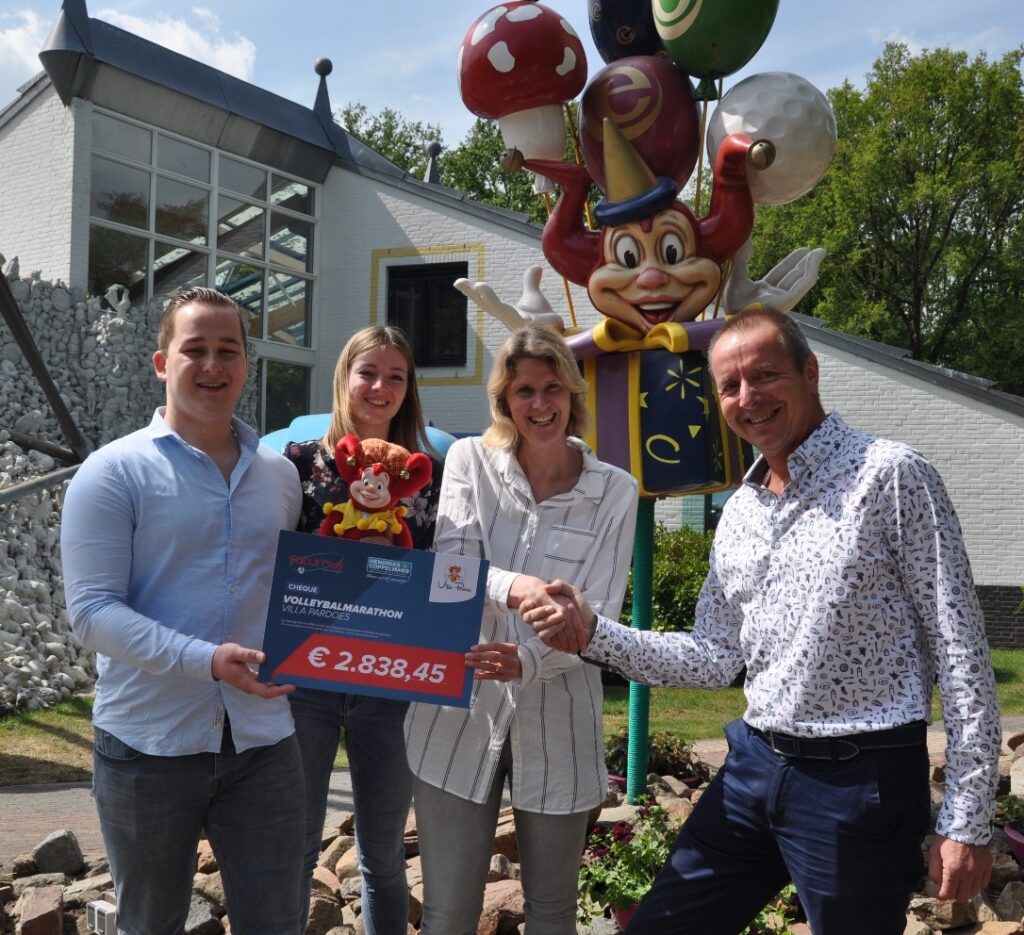 Afgelopen donderdag zijn Demi en Jesse, namens het marathonteam, samen met Olaf langs gegaan bij Villa Pardoes voor de officiële cheque-uitreiking.